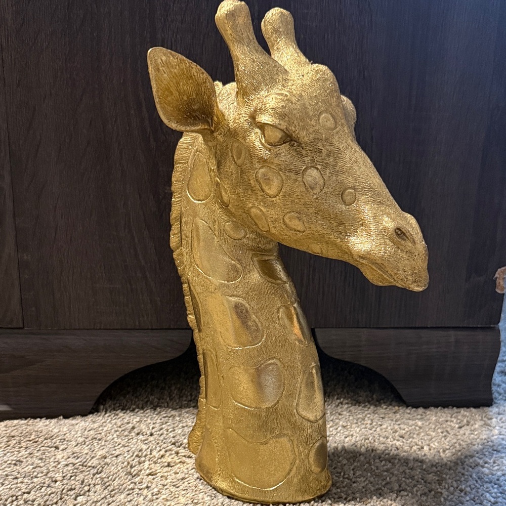 Gold Giraffe Sculpture - Picture 3 of 3